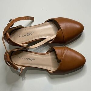 K and BE Women's Tan Ankle Strap Flats